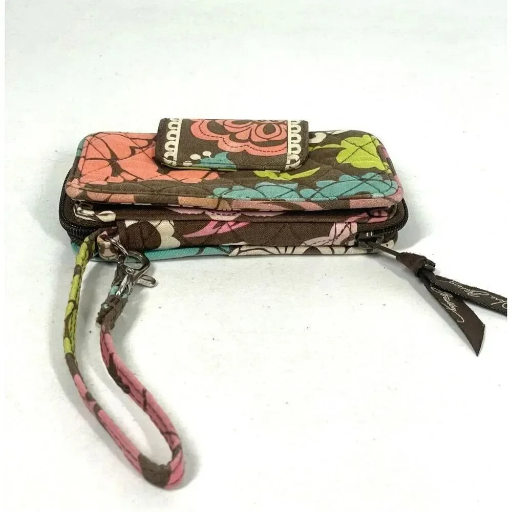 Vera Bradley pockets interior owned